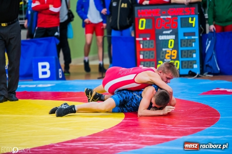 Zdjęcie w galerii na portalu naszraciborz.pl: W Arenie Rafako trwają Mistrzostwa Polski Młodzików w zapasach  wiadomości z regionu