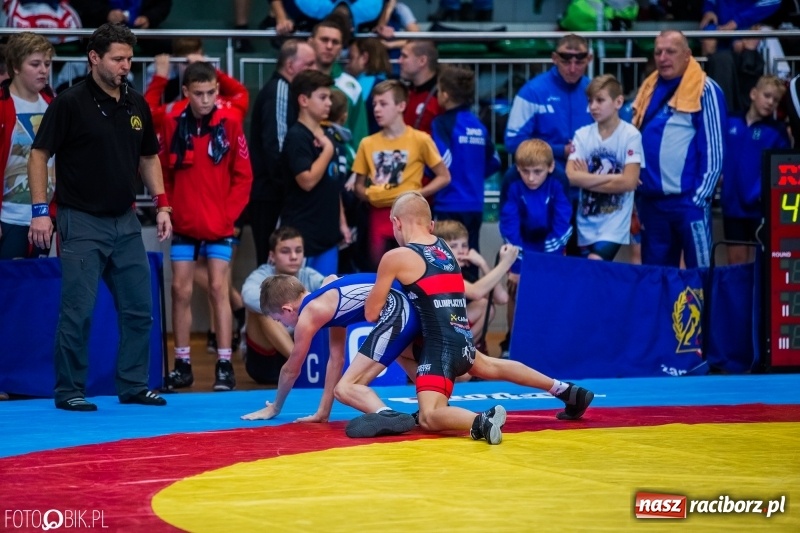 Zdjęcie w galerii na portalu naszraciborz.pl: W Arenie Rafako trwają Mistrzostwa Polski Młodzików w zapasach  wiadomości z regionu