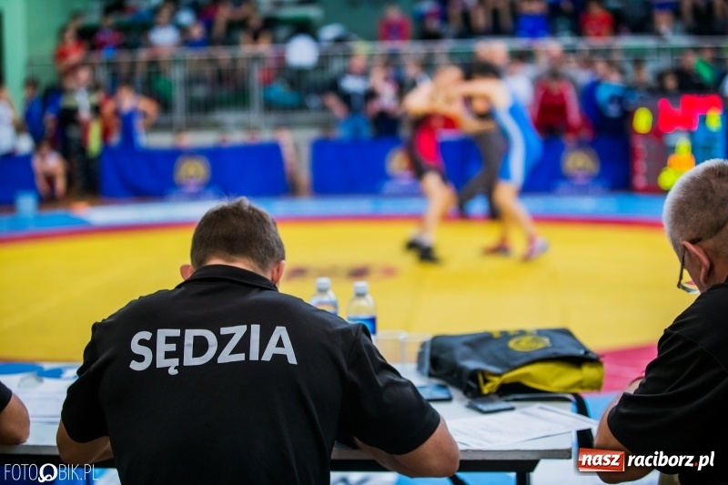 Zdjęcie w galerii na portalu naszraciborz.pl: W Arenie Rafako trwają Mistrzostwa Polski Młodzików w zapasach  wiadomości z regionu