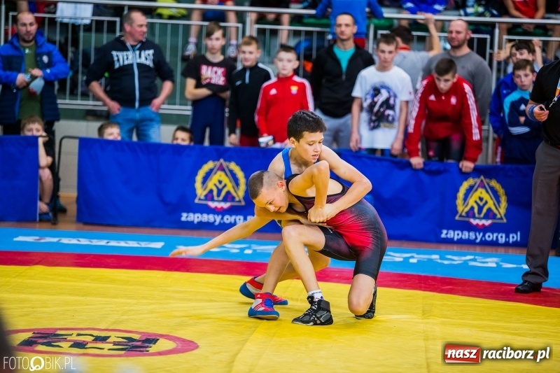 Zdjęcie w galerii na portalu naszraciborz.pl: W Arenie Rafako trwają Mistrzostwa Polski Młodzików w zapasach  wiadomości z regionu