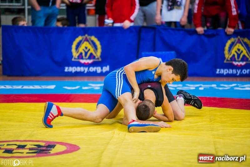 Zdjęcie w galerii na portalu naszraciborz.pl: W Arenie Rafako trwają Mistrzostwa Polski Młodzików w zapasach  wiadomości z regionu