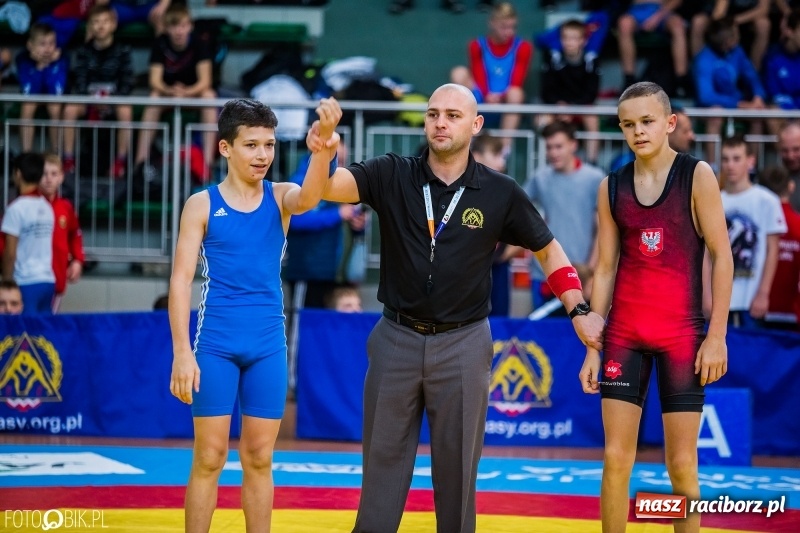 Zdjęcie w galerii na portalu naszraciborz.pl: W Arenie Rafako trwają Mistrzostwa Polski Młodzików w zapasach  wiadomości z regionu