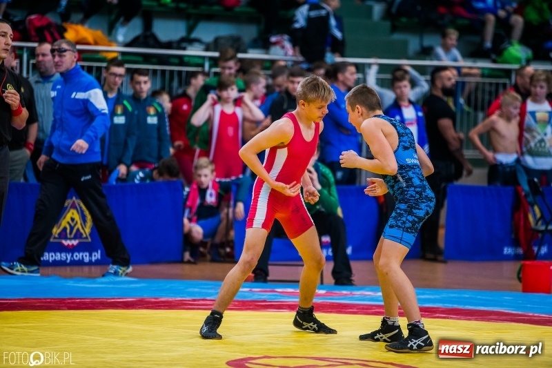 Zdjęcie w galerii na portalu naszraciborz.pl: W Arenie Rafako trwają Mistrzostwa Polski Młodzików w zapasach  wiadomości z regionu