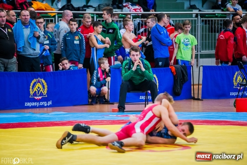 Zdjęcie w galerii na portalu naszraciborz.pl: W Arenie Rafako trwają Mistrzostwa Polski Młodzików w zapasach  wiadomości z regionu