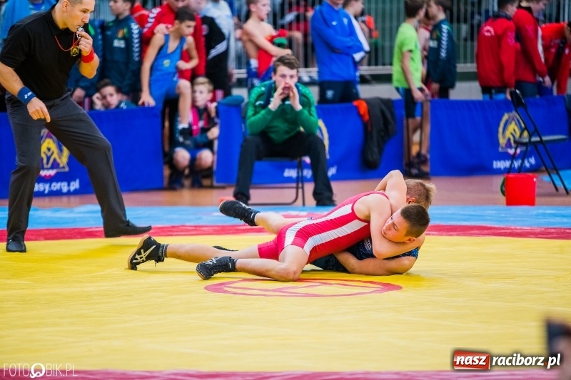 Zdjęcie w galerii na portalu naszraciborz.pl: W Arenie Rafako trwają Mistrzostwa Polski Młodzików w zapasach  wiadomości z regionu