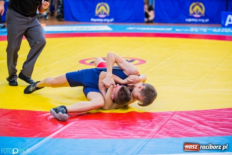 Zdjęcie w galerii na portalu naszraciborz.pl: W Arenie Rafako trwają Mistrzostwa Polski Młodzików w zapasach  wiadomości z regionu