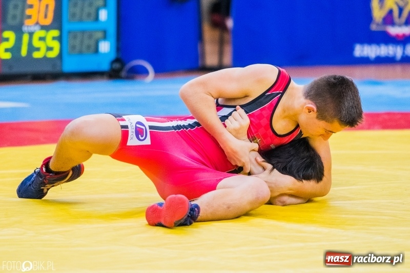 Zdjęcie w galerii na portalu naszraciborz.pl: W Arenie Rafako trwają Mistrzostwa Polski Młodzików w zapasach  wiadomości z regionu
