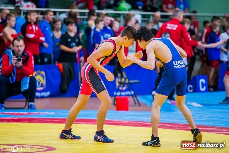 Zdjęcie w galerii na portalu naszraciborz.pl: W Arenie Rafako trwają Mistrzostwa Polski Młodzików w zapasach  wiadomości z regionu