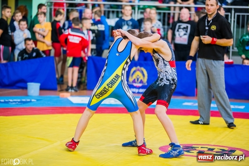 Zdjęcie w galerii na portalu naszraciborz.pl: W Arenie Rafako trwają Mistrzostwa Polski Młodzików w zapasach  wiadomości z regionu