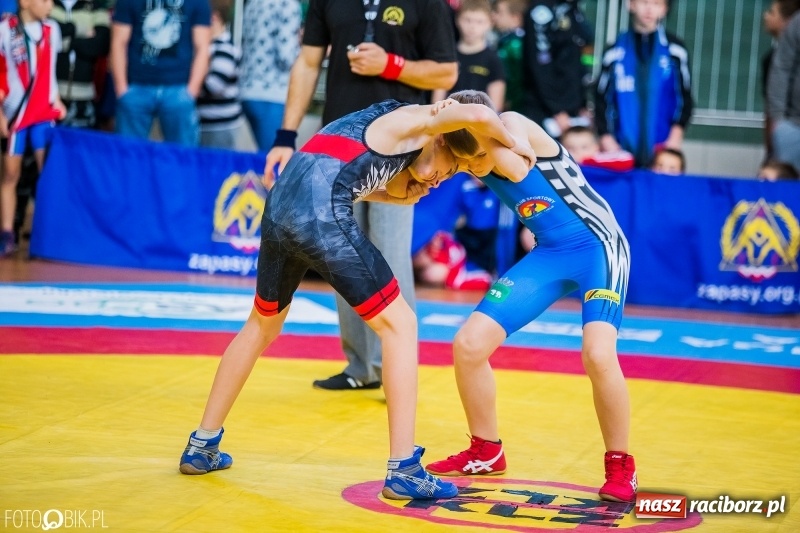 Zdjęcie w galerii na portalu naszraciborz.pl: W Arenie Rafako trwają Mistrzostwa Polski Młodzików w zapasach  wiadomości z regionu