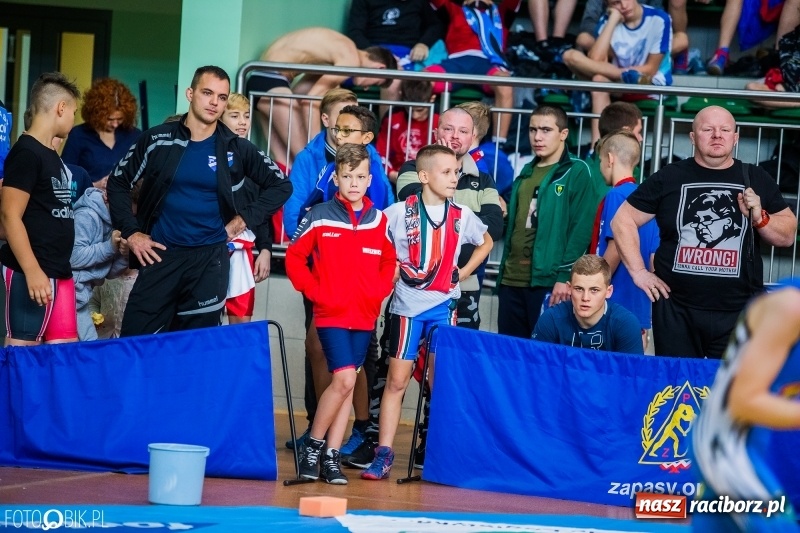 Zdjęcie w galerii na portalu naszraciborz.pl: W Arenie Rafako trwają Mistrzostwa Polski Młodzików w zapasach  wiadomości z regionu