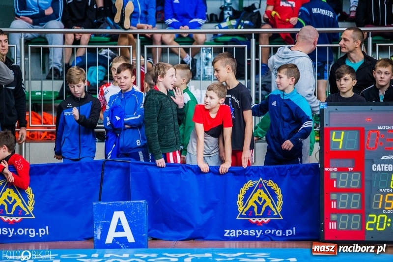 Zdjęcie w galerii na portalu naszraciborz.pl: W Arenie Rafako trwają Mistrzostwa Polski Młodzików w zapasach  wiadomości z regionu