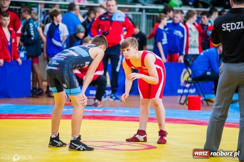 Zdjęcie w galerii na portalu naszraciborz.pl: W Arenie Rafako trwają Mistrzostwa Polski Młodzików w zapasach  wiadomości z regionu
