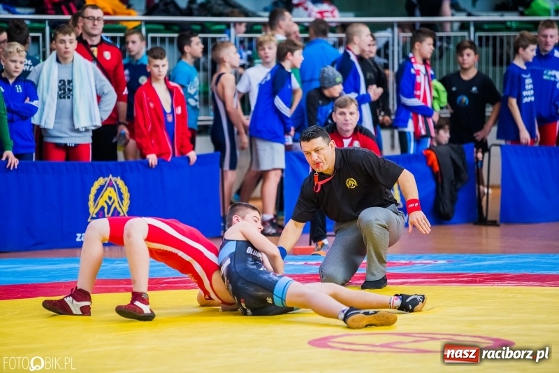 Zdjęcie w galerii na portalu naszraciborz.pl: W Arenie Rafako trwają Mistrzostwa Polski Młodzików w zapasach  wiadomości z regionu