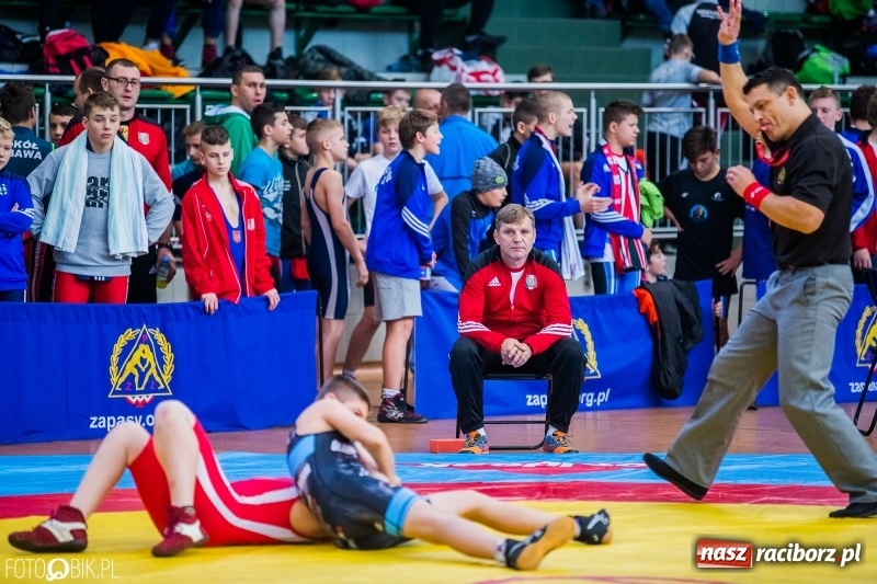 Zdjęcie w galerii na portalu naszraciborz.pl: W Arenie Rafako trwają Mistrzostwa Polski Młodzików w zapasach  wiadomości z regionu