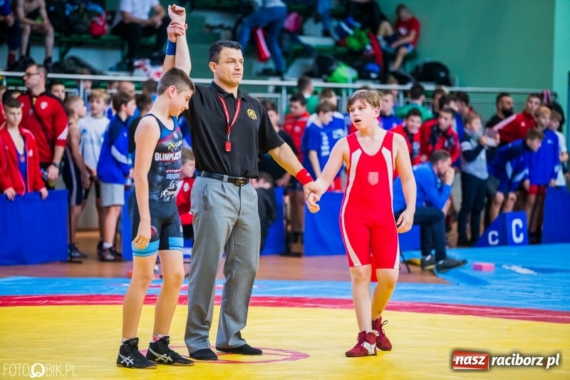 Zdjęcie w galerii na portalu naszraciborz.pl: W Arenie Rafako trwają Mistrzostwa Polski Młodzików w zapasach  wiadomości z regionu