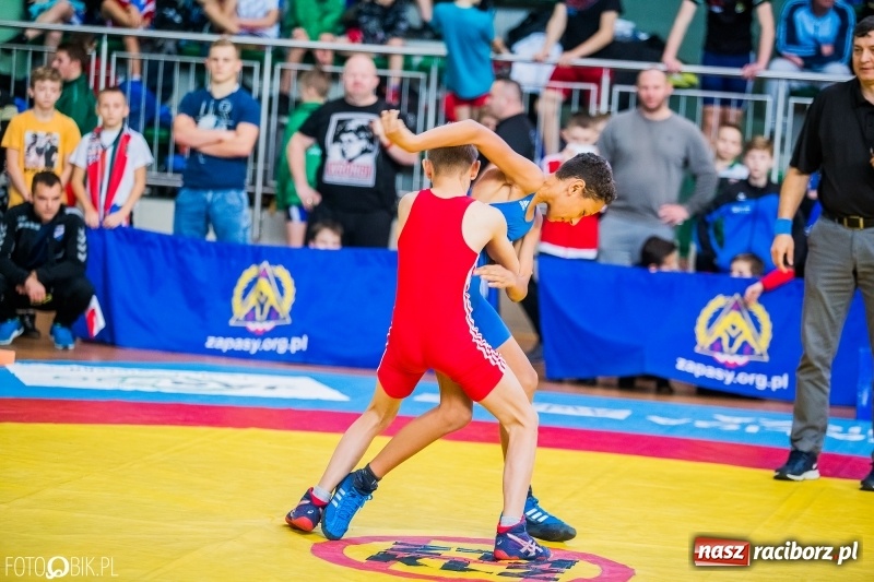 Zdjęcie w galerii na portalu naszraciborz.pl: W Arenie Rafako trwają Mistrzostwa Polski Młodzików w zapasach  wiadomości z regionu