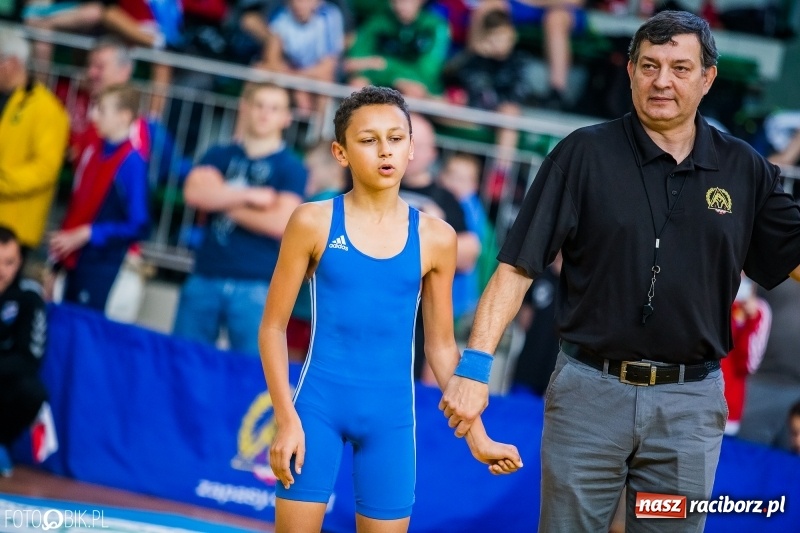Zdjęcie w galerii na portalu naszraciborz.pl: W Arenie Rafako trwają Mistrzostwa Polski Młodzików w zapasach  wiadomości z regionu