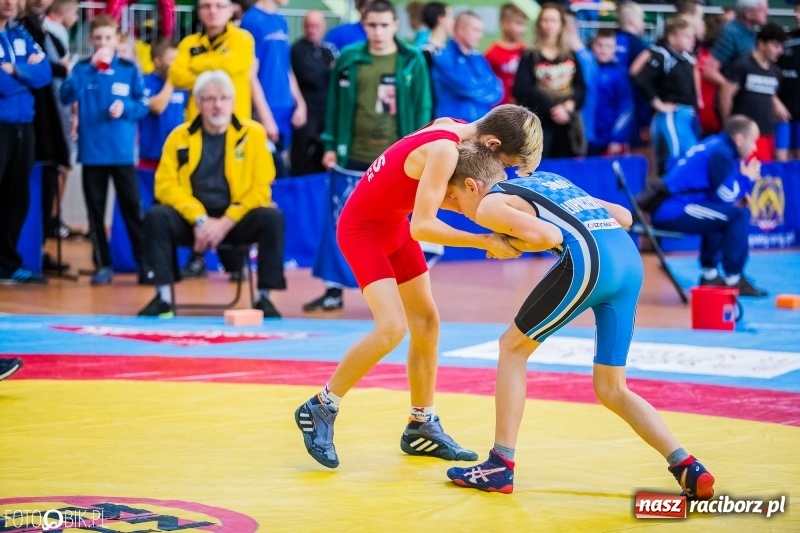 Zdjęcie w galerii na portalu naszraciborz.pl: W Arenie Rafako trwają Mistrzostwa Polski Młodzików w zapasach  wiadomości z regionu