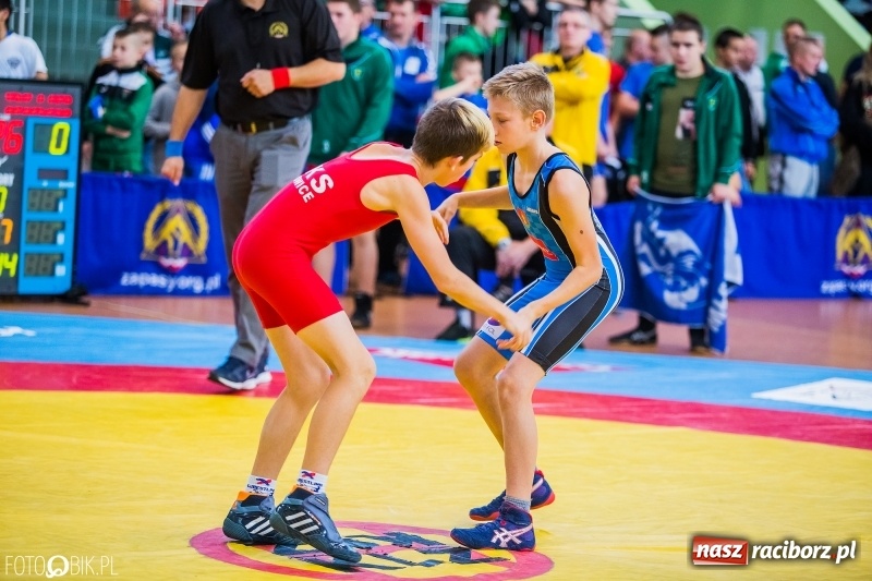 Zdjęcie w galerii na portalu naszraciborz.pl: W Arenie Rafako trwają Mistrzostwa Polski Młodzików w zapasach  wiadomości z regionu