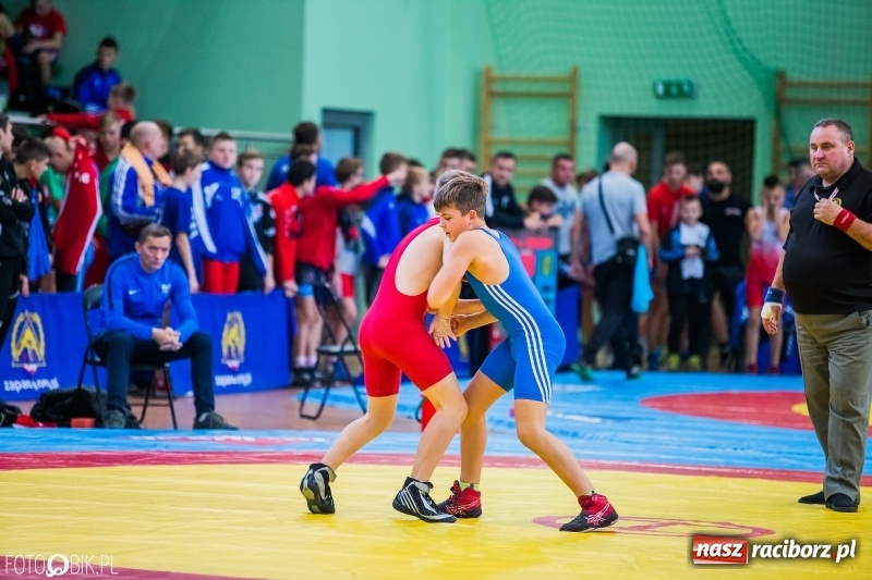 Zdjęcie w galerii na portalu naszraciborz.pl: W Arenie Rafako trwają Mistrzostwa Polski Młodzików w zapasach  wiadomości z regionu