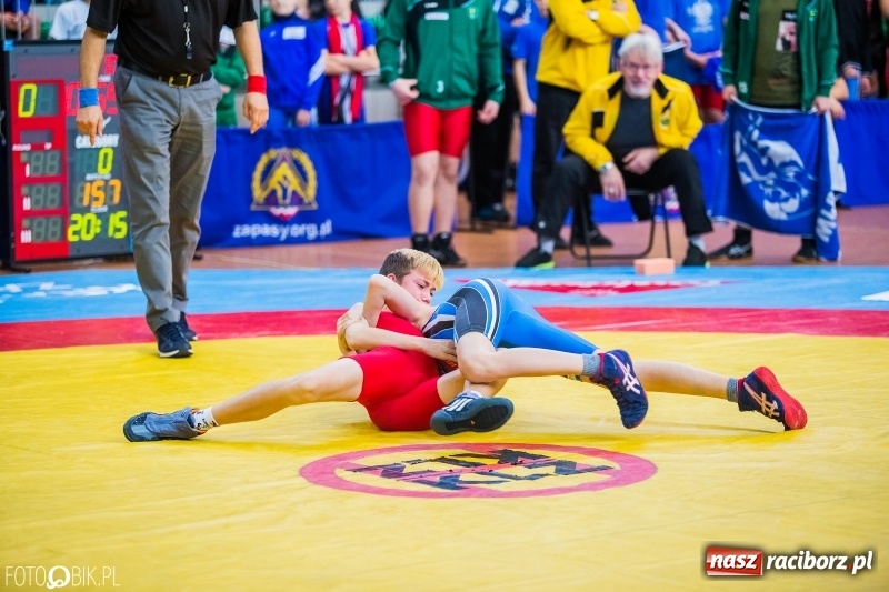 Zdjęcie w galerii na portalu naszraciborz.pl: W Arenie Rafako trwają Mistrzostwa Polski Młodzików w zapasach  wiadomości z regionu