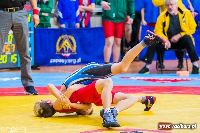 Zdjęcie w galerii na portalu naszraciborz.pl: W Arenie Rafako trwają Mistrzostwa Polski Młodzików w zapasach  wiadomości z regionu