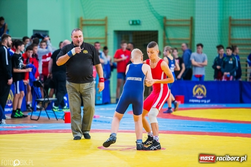 Zdjęcie w galerii na portalu naszraciborz.pl: W Arenie Rafako trwają Mistrzostwa Polski Młodzików w zapasach  wiadomości z regionu