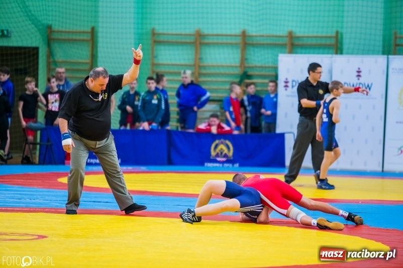Zdjęcie w galerii na portalu naszraciborz.pl: W Arenie Rafako trwają Mistrzostwa Polski Młodzików w zapasach  wiadomości z regionu
