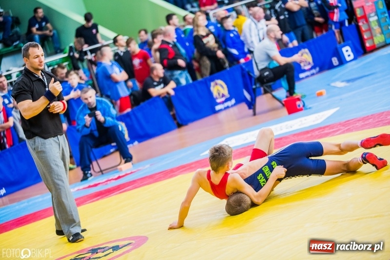 Zdjęcie w galerii na portalu naszraciborz.pl: W Arenie Rafako trwają Mistrzostwa Polski Młodzików w zapasach  wiadomości z regionu