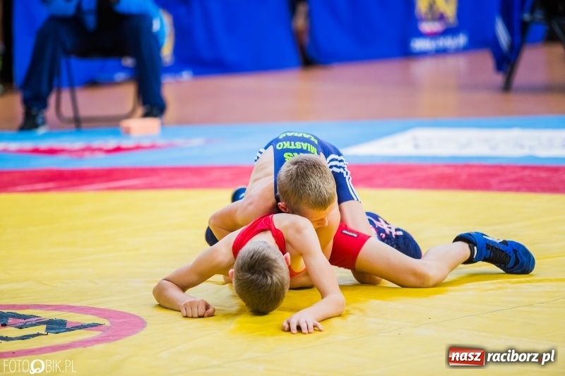 Zdjęcie w galerii na portalu naszraciborz.pl: W Arenie Rafako trwają Mistrzostwa Polski Młodzików w zapasach  wiadomości z regionu