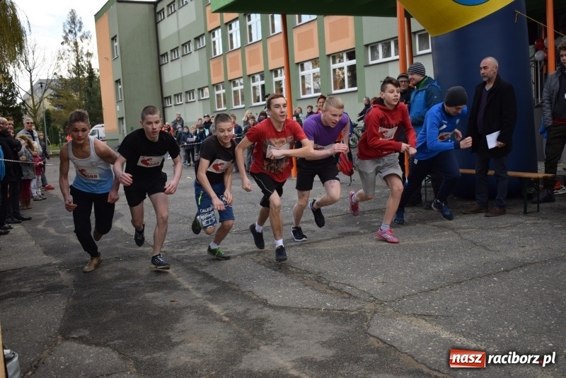 Zdjęcie w galerii na portalu naszraciborz.pl: Świąteczne bieganie w Kuźni, czyli Bieg Niepodległości wiadomości z regionu