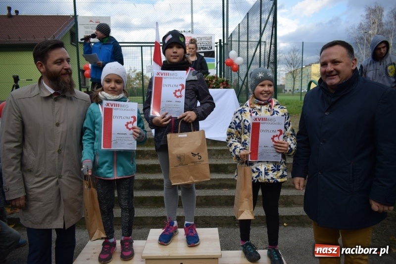 Zdjęcie w galerii na portalu naszraciborz.pl: Świąteczne bieganie w Kuźni, czyli Bieg Niepodległości wiadomości z regionu