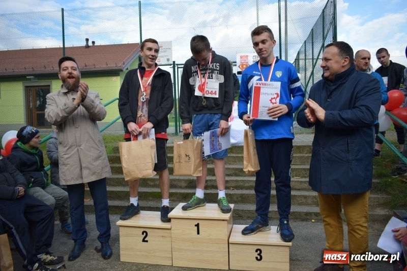 Zdjęcie w galerii na portalu naszraciborz.pl: Świąteczne bieganie w Kuźni, czyli Bieg Niepodległości wiadomości z regionu