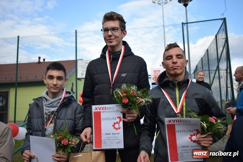 Zdjęcie w galerii na portalu naszraciborz.pl: Świąteczne bieganie w Kuźni, czyli Bieg Niepodległości wiadomości z regionu