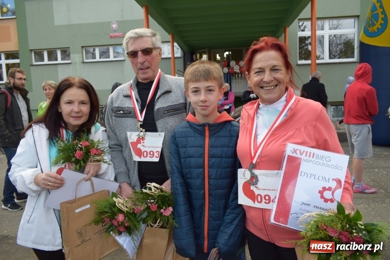Zdjęcie w galerii na portalu naszraciborz.pl: Świąteczne bieganie w Kuźni, czyli Bieg Niepodległości wiadomości z regionu