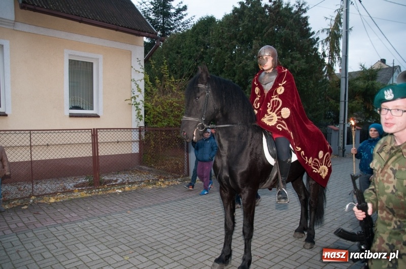 Zdjęcie w galerii na portalu naszraciborz.pl: Święty Marcin w farskich ogrodach na Starej Wsi wiadomości z regionu