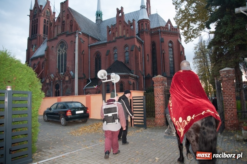 Zdjęcie w galerii na portalu naszraciborz.pl: Święty Marcin w farskich ogrodach na Starej Wsi wiadomości z regionu