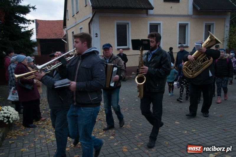 Zdjęcie w galerii na portalu naszraciborz.pl: Święty Marcin w farskich ogrodach na Starej Wsi wiadomości z regionu