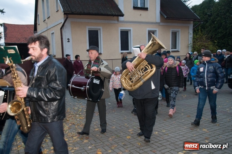 Zdjęcie w galerii na portalu naszraciborz.pl: Święty Marcin w farskich ogrodach na Starej Wsi wiadomości z regionu