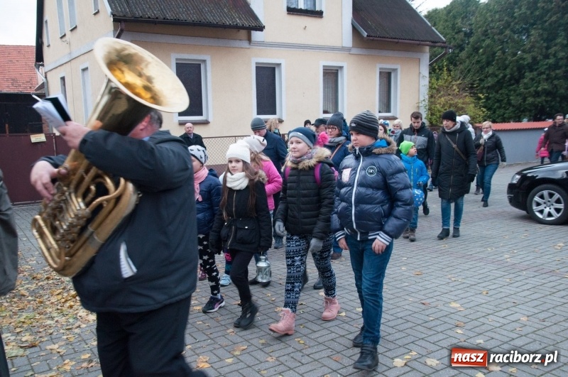 Zdjęcie w galerii na portalu naszraciborz.pl: Święty Marcin w farskich ogrodach na Starej Wsi wiadomości z regionu