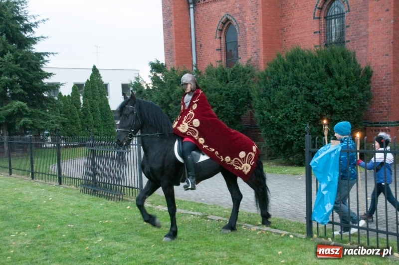 Zdjęcie w galerii na portalu naszraciborz.pl: Święty Marcin w farskich ogrodach na Starej Wsi wiadomości z regionu