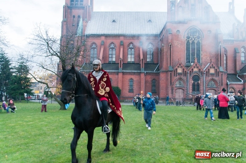 Zdjęcie w galerii na portalu naszraciborz.pl: Święty Marcin w farskich ogrodach na Starej Wsi wiadomości z regionu