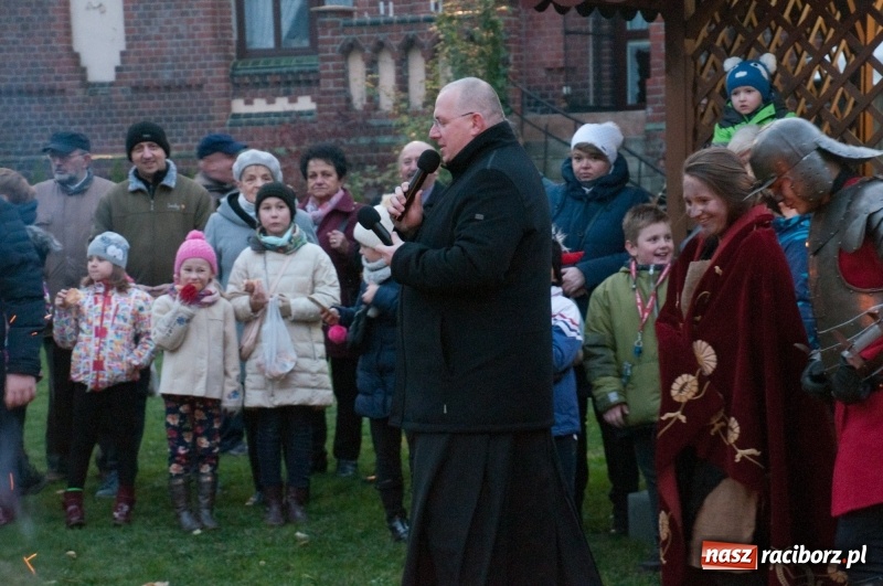 Zdjęcie w galerii na portalu naszraciborz.pl: Święty Marcin w farskich ogrodach na Starej Wsi wiadomości z regionu