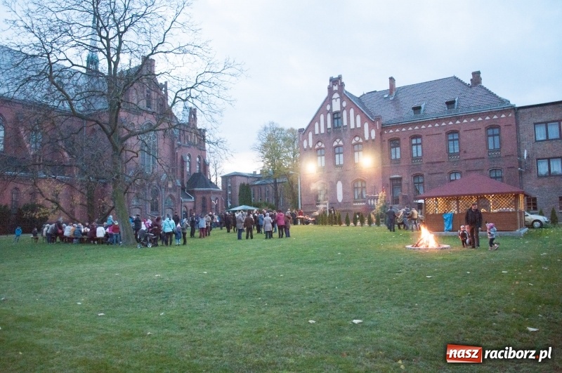 Zdjęcie w galerii na portalu naszraciborz.pl: Święty Marcin w farskich ogrodach na Starej Wsi wiadomości z regionu