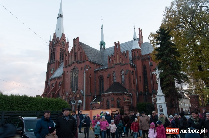 Zdjęcie w galerii na portalu naszraciborz.pl: Święty Marcin w farskich ogrodach na Starej Wsi wiadomości z regionu