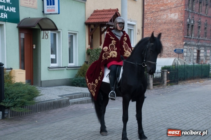 Zdjęcie w galerii na portalu naszraciborz.pl: Święty Marcin w farskich ogrodach na Starej Wsi wiadomości z regionu