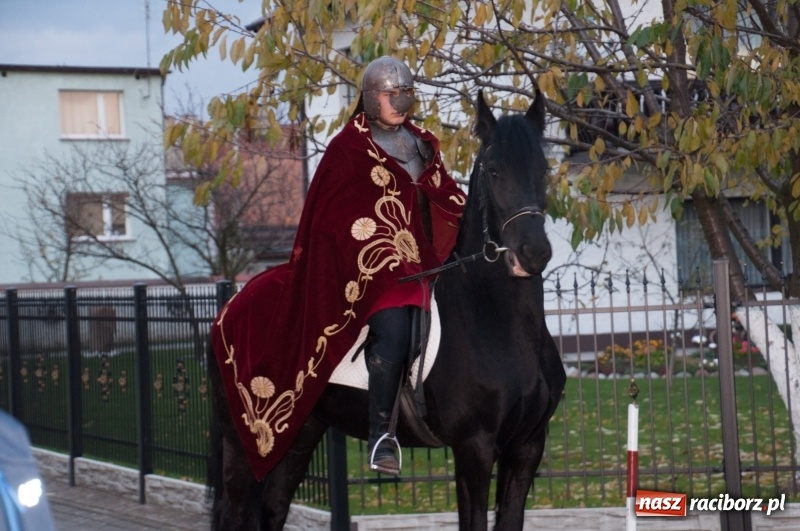 Zdjęcie w galerii na portalu naszraciborz.pl: Święty Marcin w farskich ogrodach na Starej Wsi wiadomości z regionu