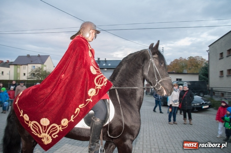 Zdjęcie w galerii na portalu naszraciborz.pl: Święty Marcin w farskich ogrodach na Starej Wsi wiadomości z regionu