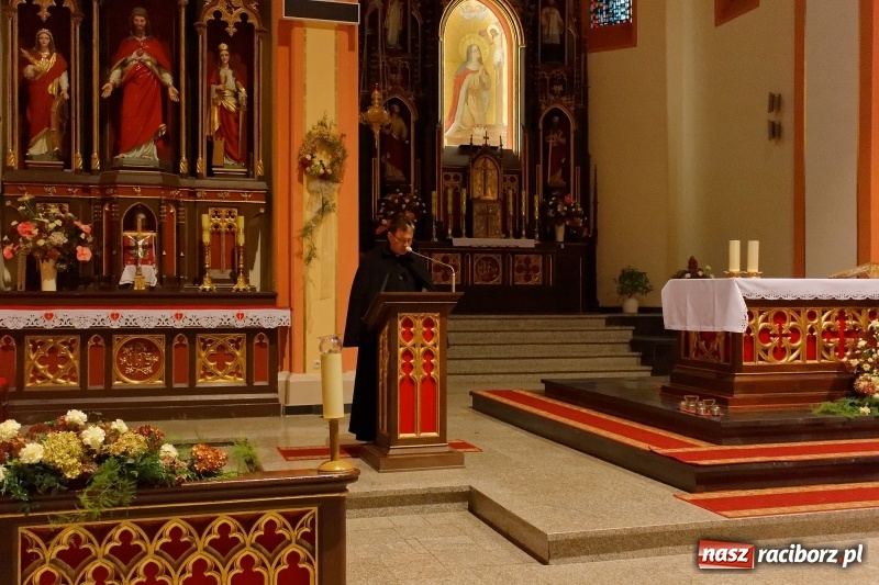 Zdjęcie w galerii na portalu naszraciborz.pl: A w Markowicach święty Marcin, koń i volvo w tle wiadomości z regionu